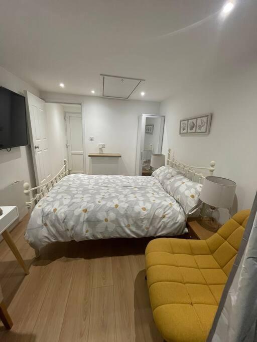 1 Bedroom Guest Suite Near City Centre. Gloucester Esterno foto