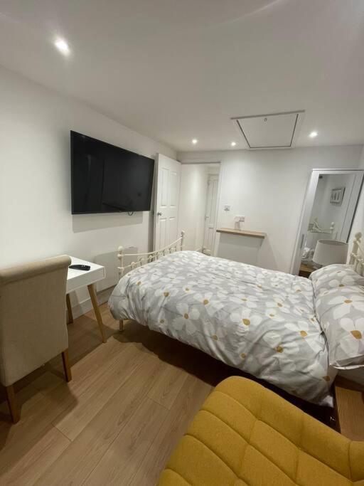1 Bedroom Guest Suite Near City Centre. Gloucester Esterno foto