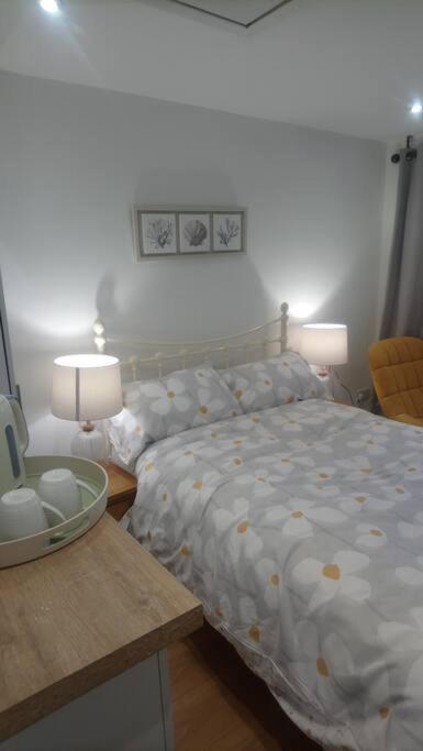1 Bedroom Guest Suite Near City Centre. Gloucester Esterno foto